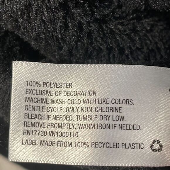 Wondershop at Target black plush lounge pajama top “FEELING FESTIVE” size Small - Picture 8 of 8